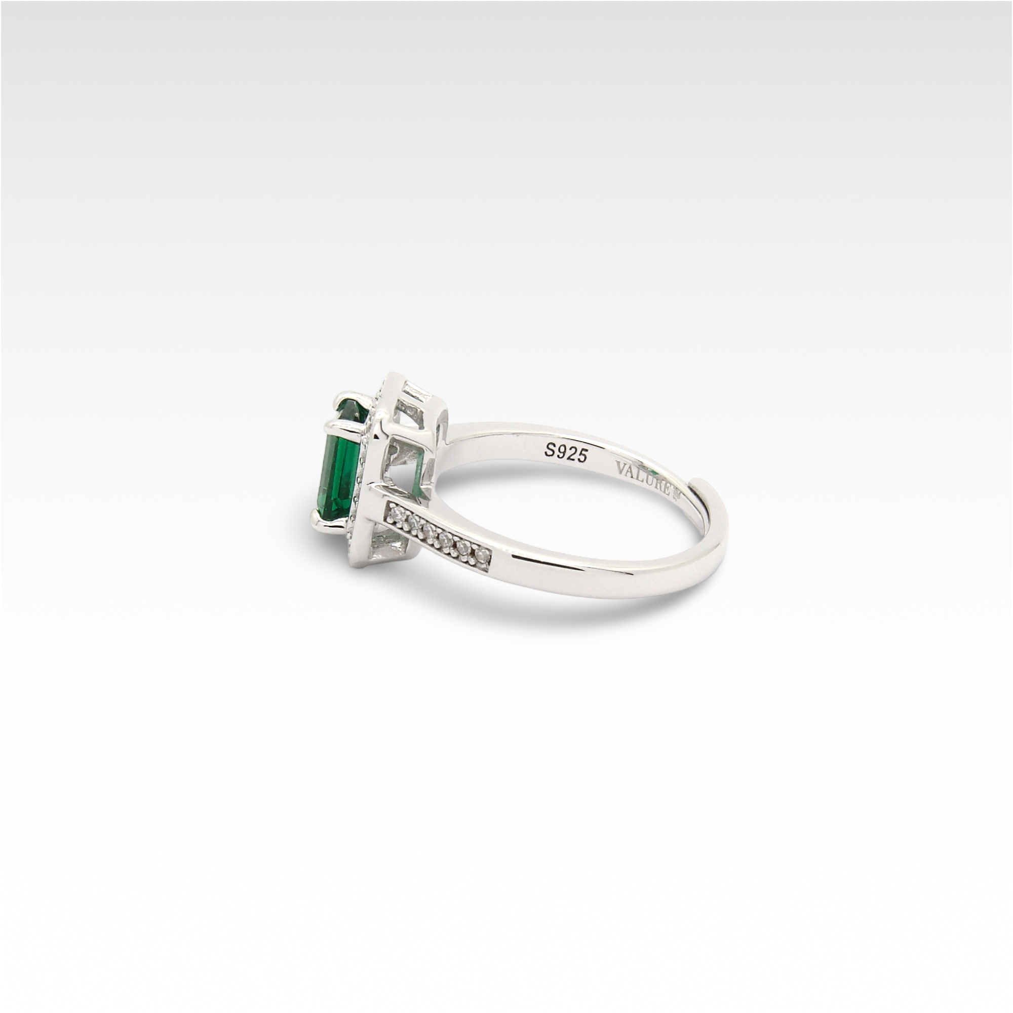 Founder’s Veridian Emerald-Cut Enclosure