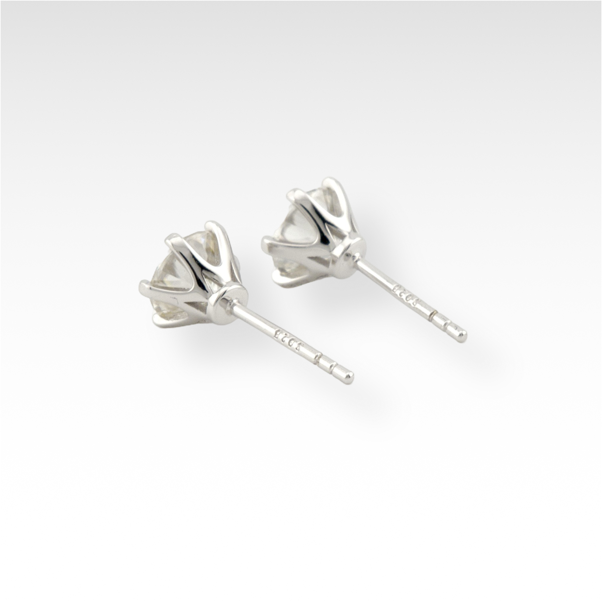 Founder’s Pulse Moissanite Stud