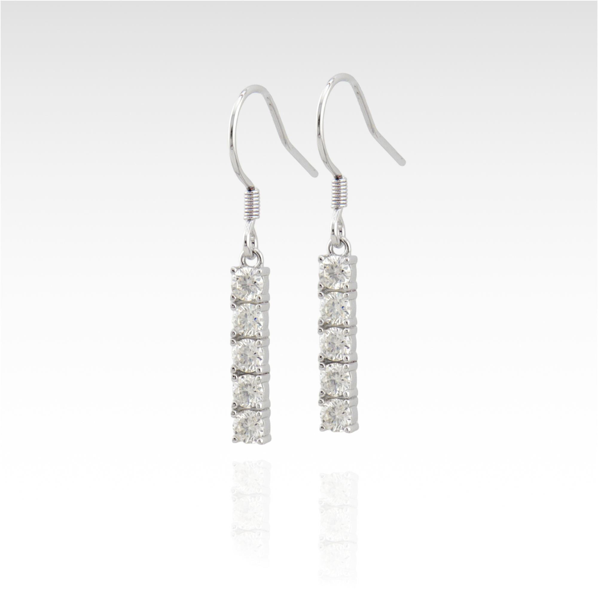 Founder’s Linear Moissanite Drop