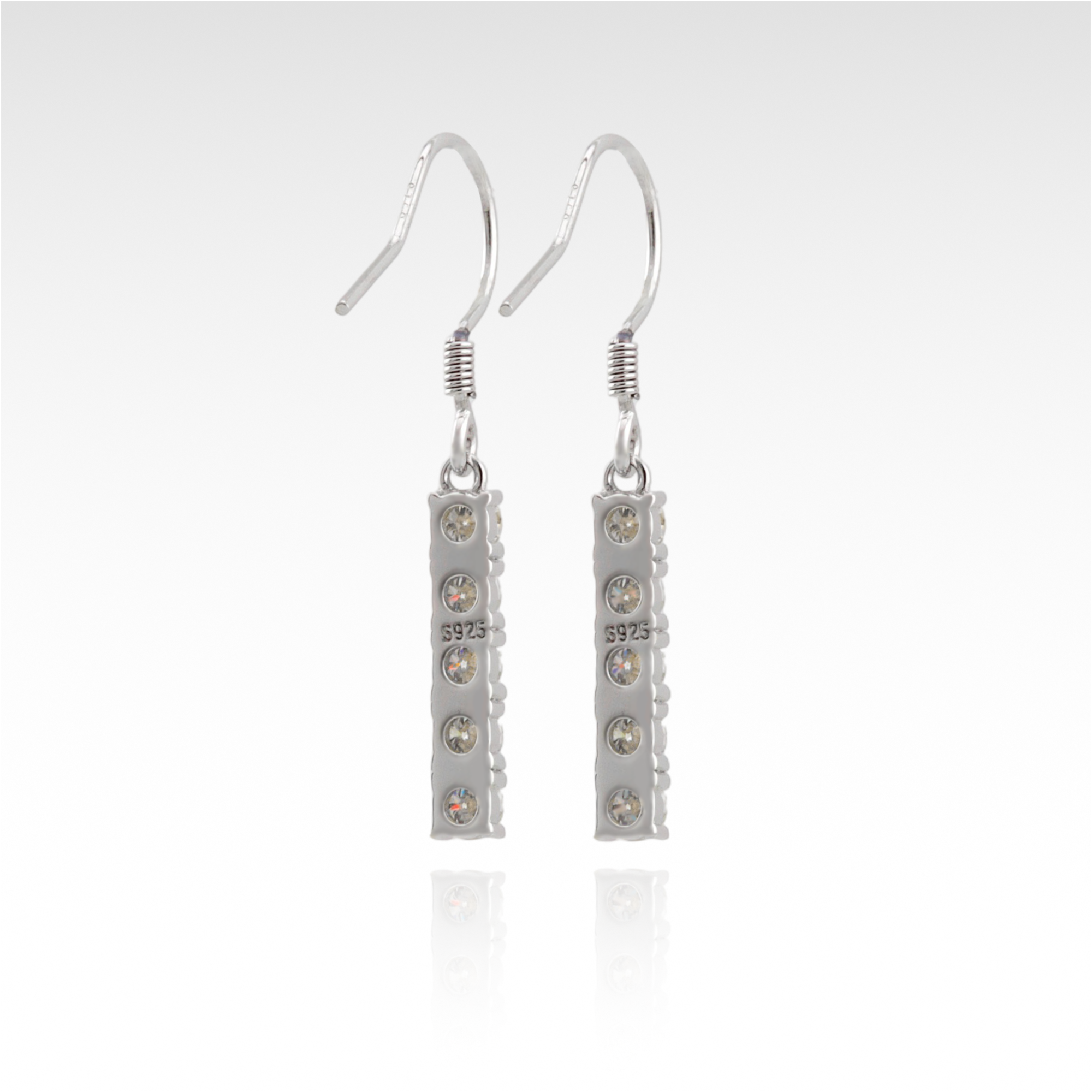 Founder’s Linear Moissanite Drop