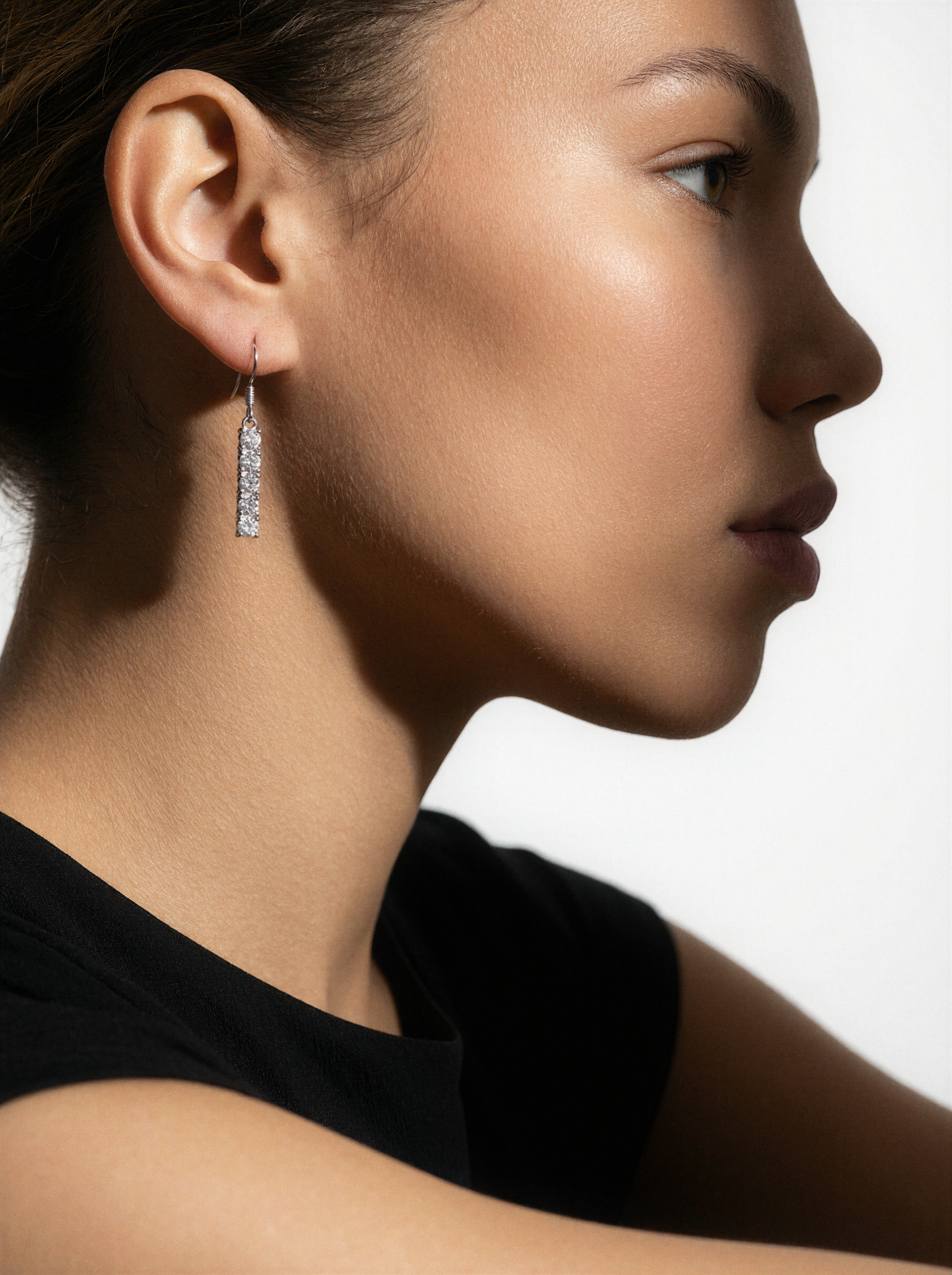 Founder’s Linear Moissanite Drop