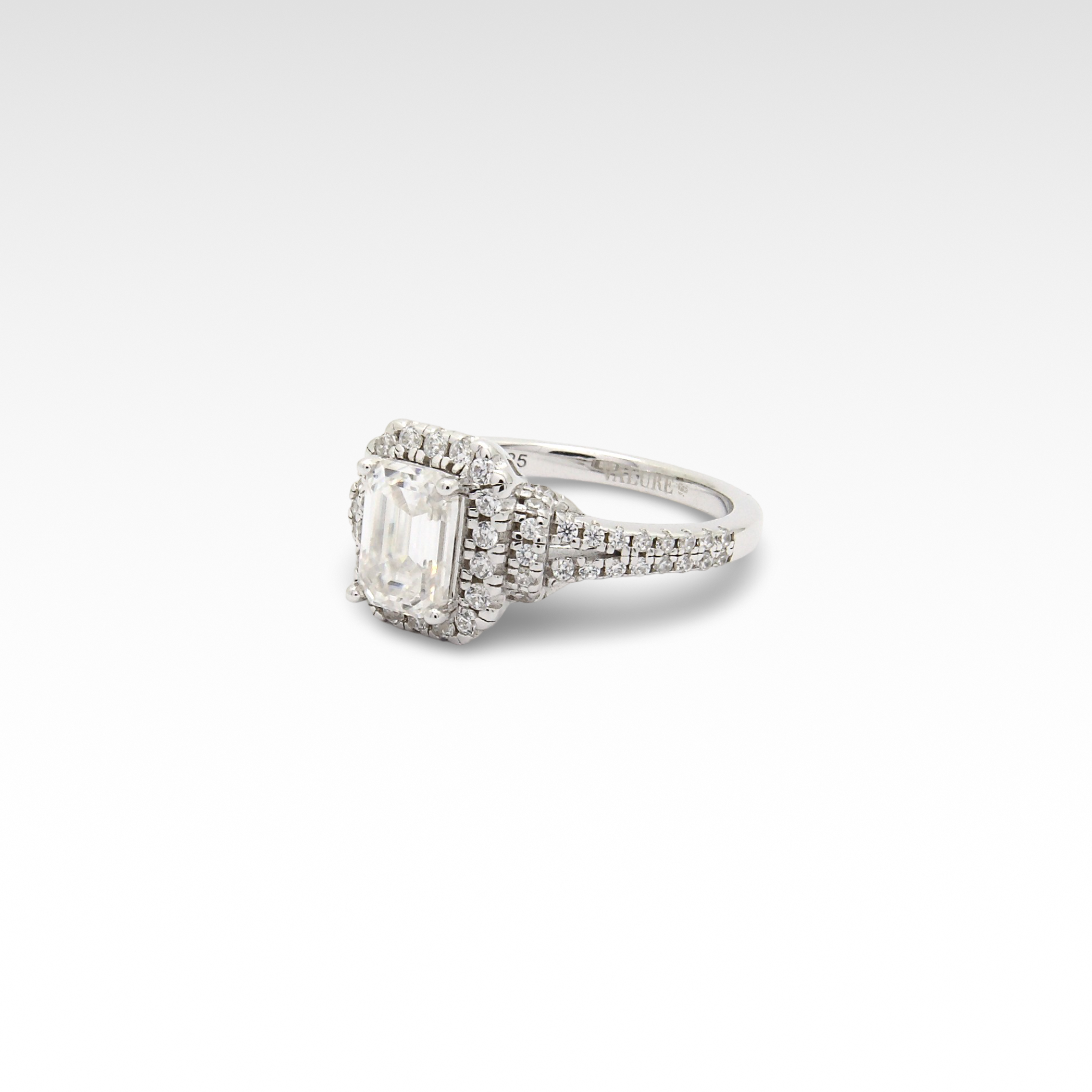 Founder’s Rialto Moissanite Enclosure
