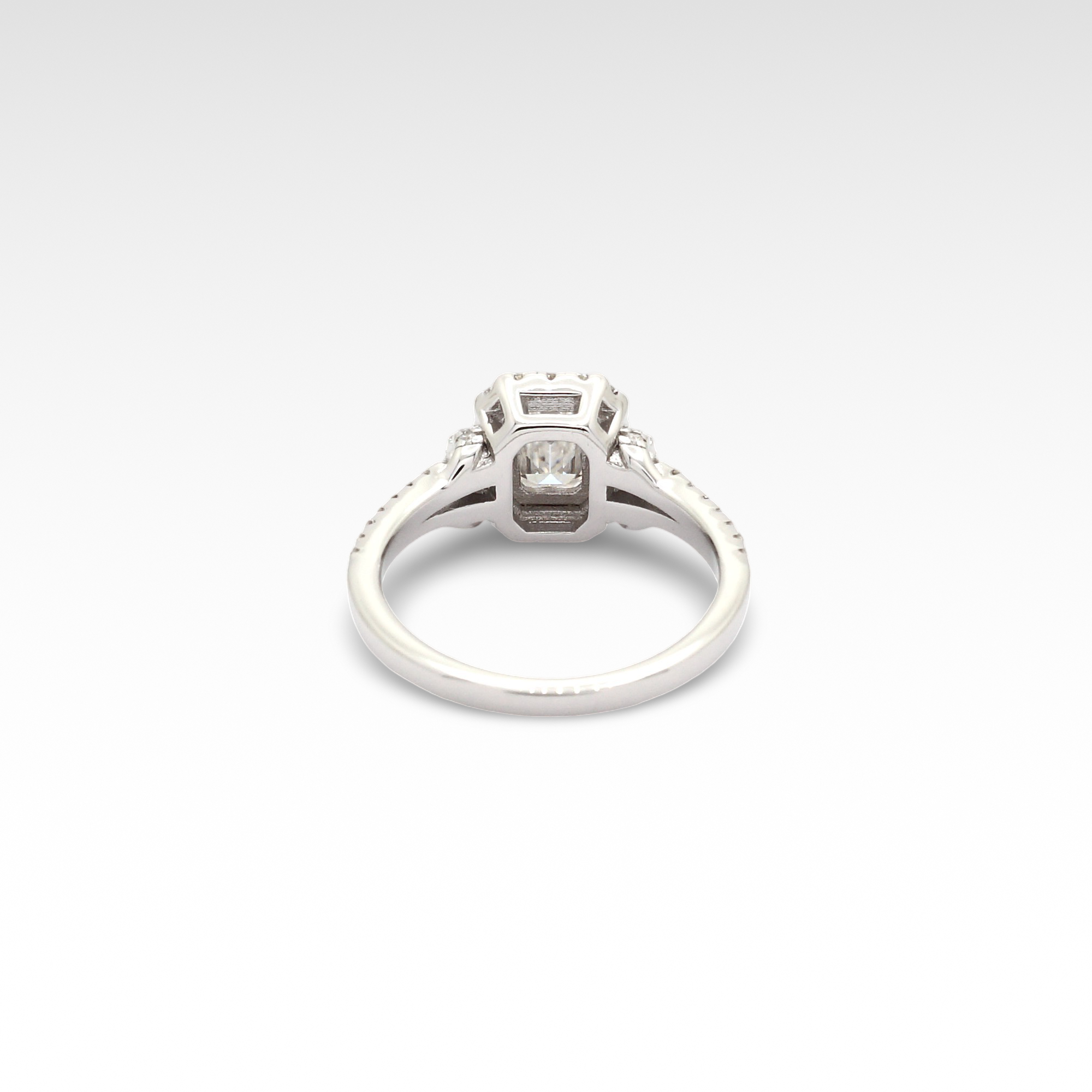 Founder’s Rialto Moissanite Enclosure