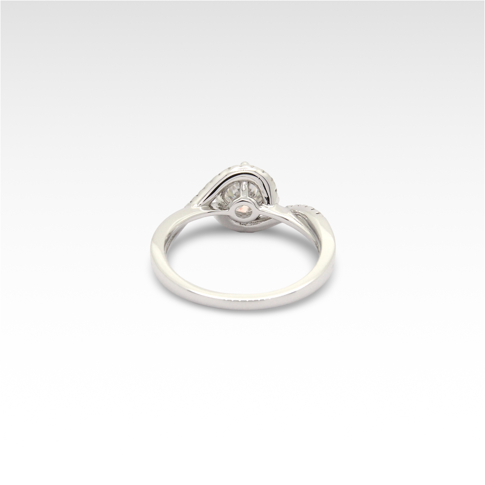 Founder’s Parallax Moissanite Enclosure